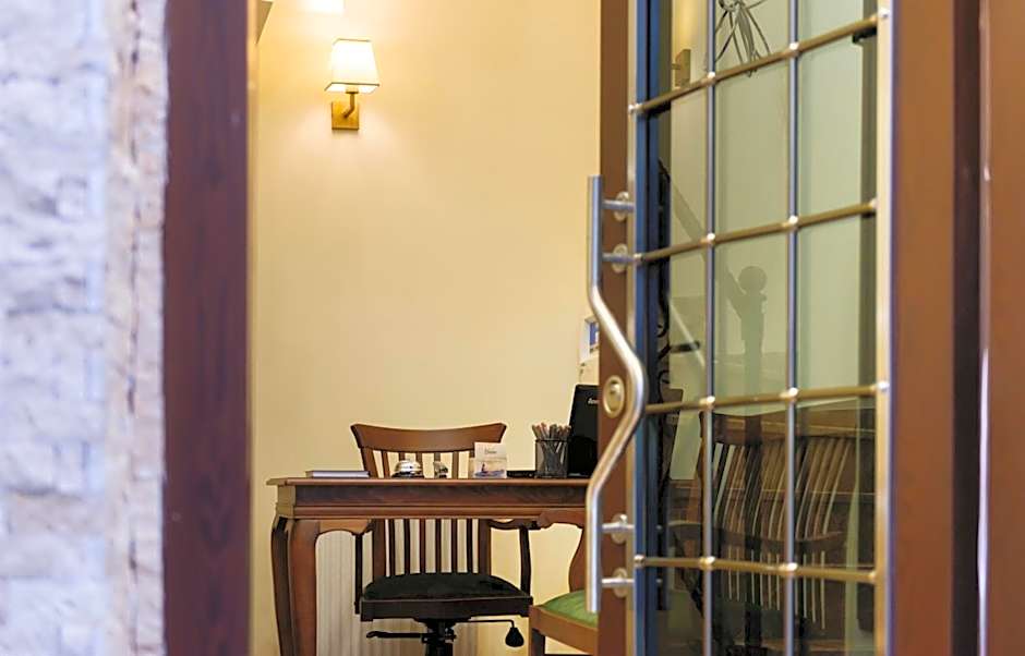 Gloria Suites Old City