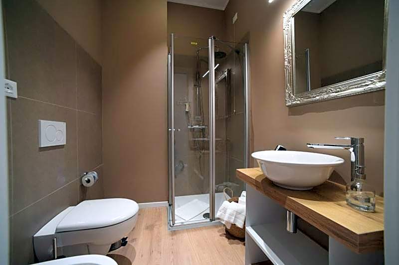 Lainez Rooms & Suites