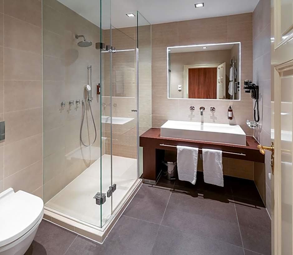 Golden Angel Suites by Adrez