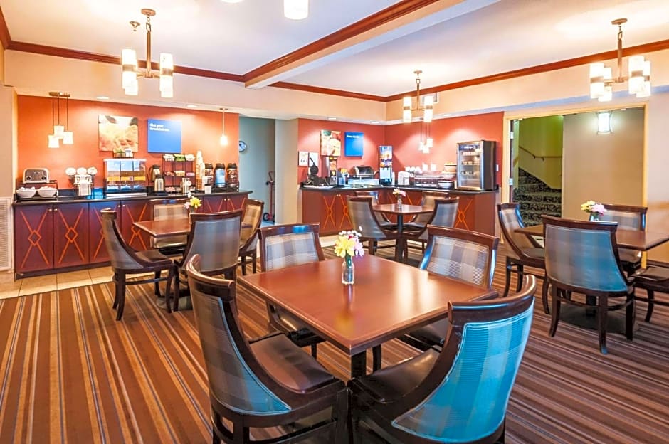 Comfort Inn and Suites North East