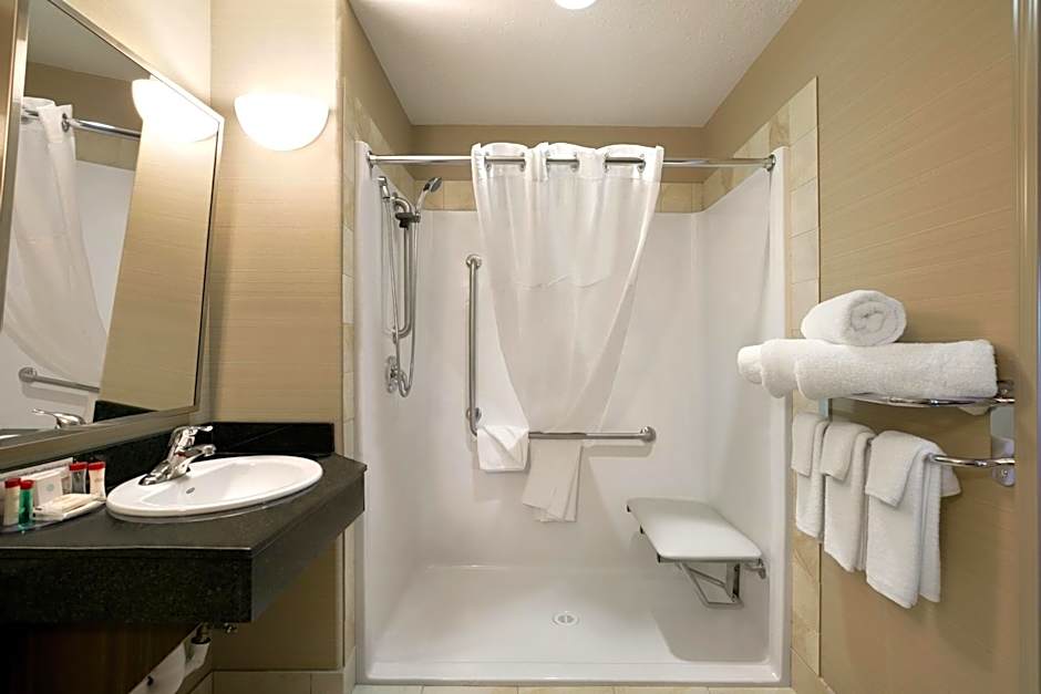 Zdjęcie 1 z 2 — 1 King Bed, Accessible