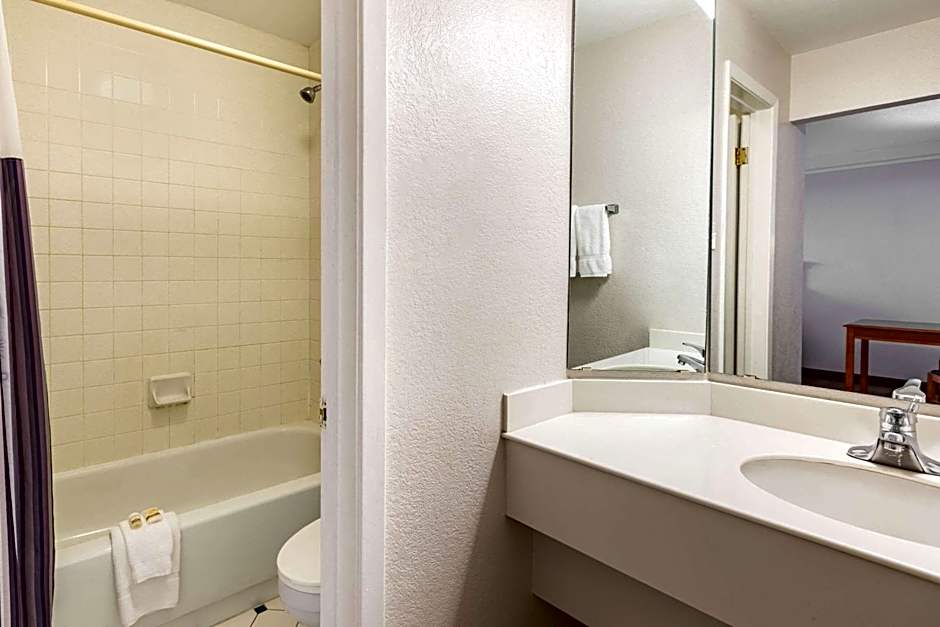 La Quinta Inn & Suites by Wyndham El Paso West