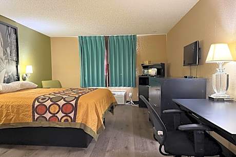 Queen Room - Disability Access/Non-Smoking