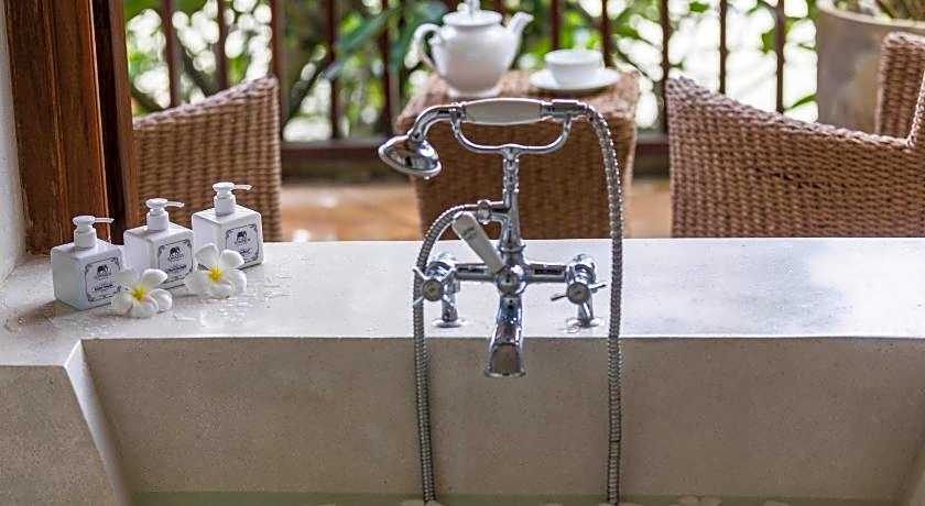 Thambili House by Edwards Collection