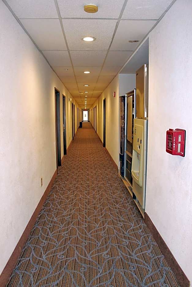 Super 8 by Wyndham De Soto