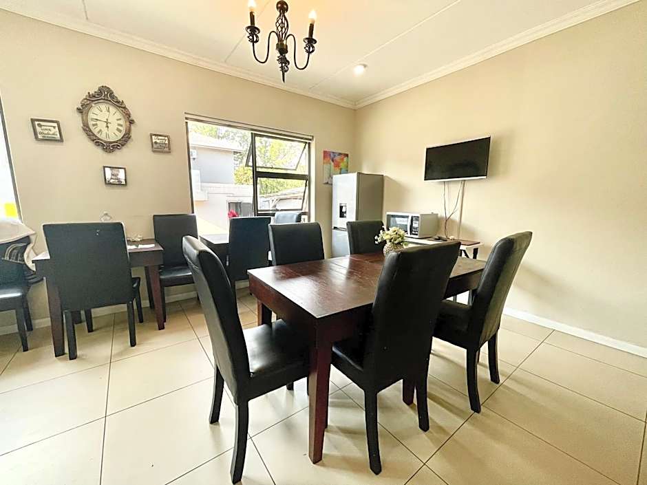 Azinnia Rivonia Guest House