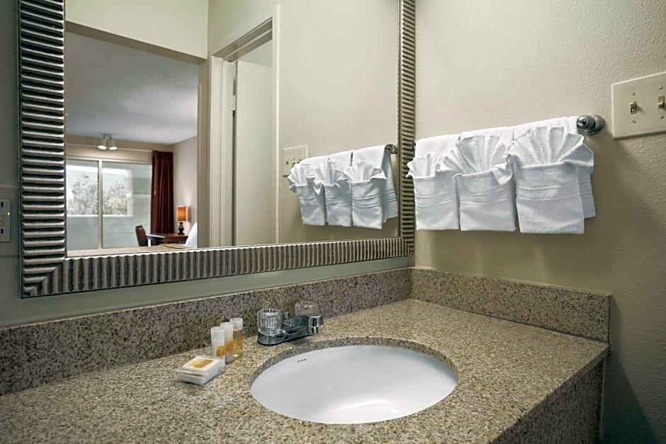 Days Inn by Wyndham Alexandria, Washington DC area