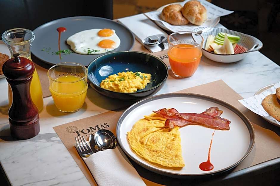 SORO Montevideo, Curio Collection by Hilton