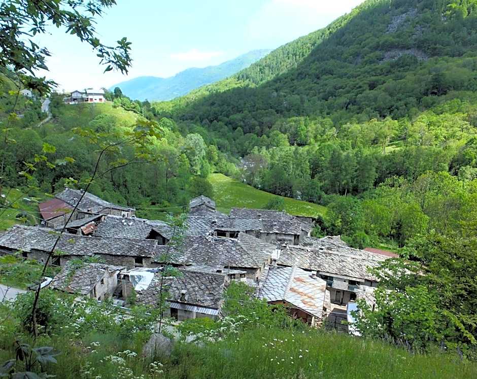 Medieval Hamlet Malpertus