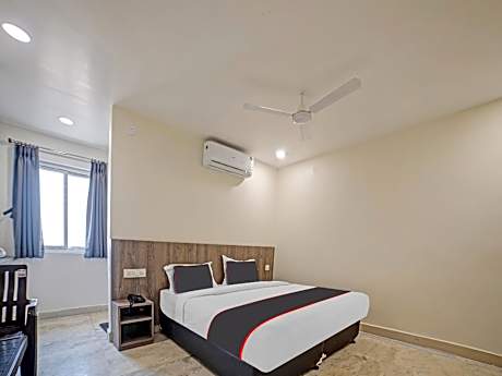 Hotel O Kasibugga Warangal