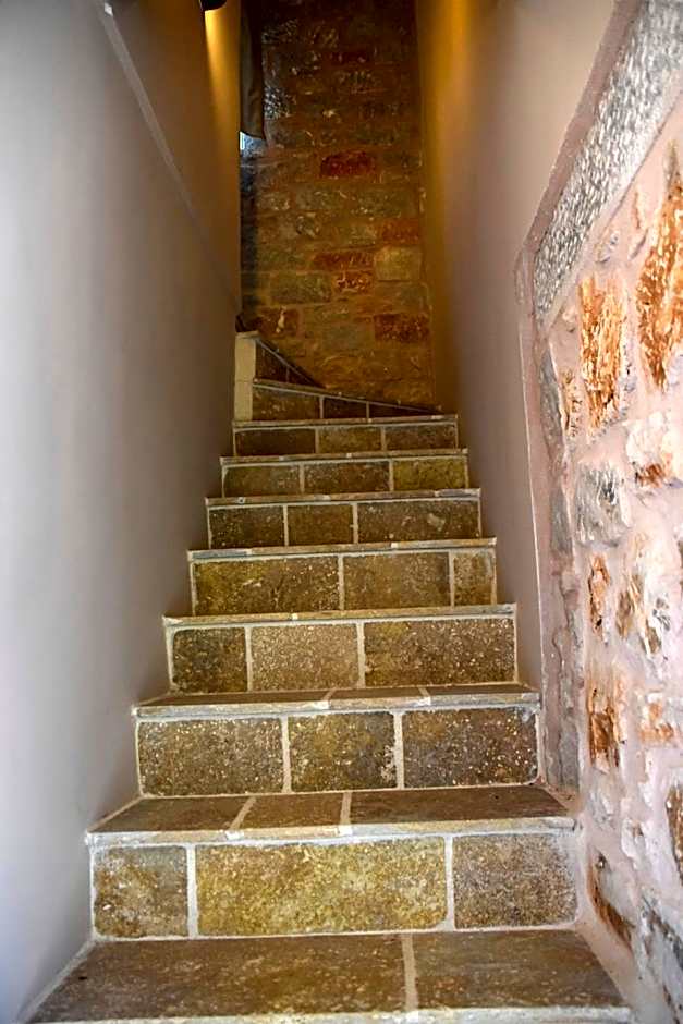 Arapis Rooms & Suites