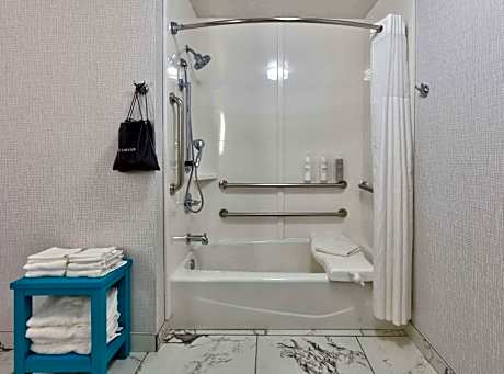 Queen Room with Two Queen Beds - Mobility Access/Non-Smoking