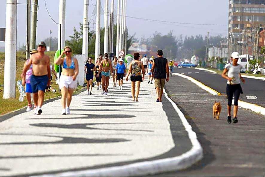 Casa ÍSIS de aluguel por temporada em Capão da Canoa com piscina