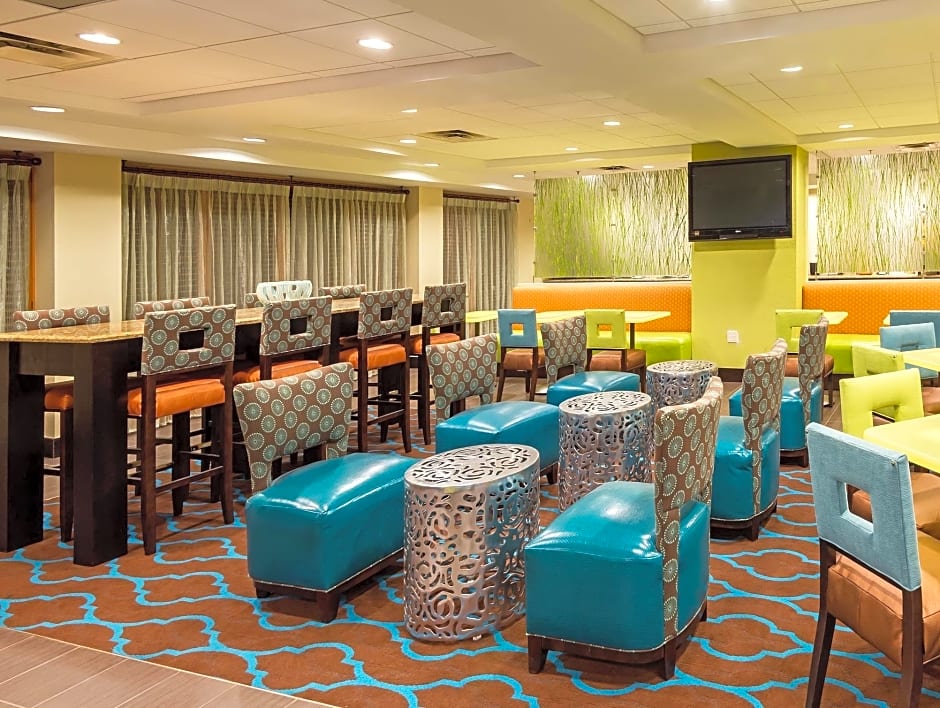 La Quinta Inn & Suites by Wyndham Tampa North