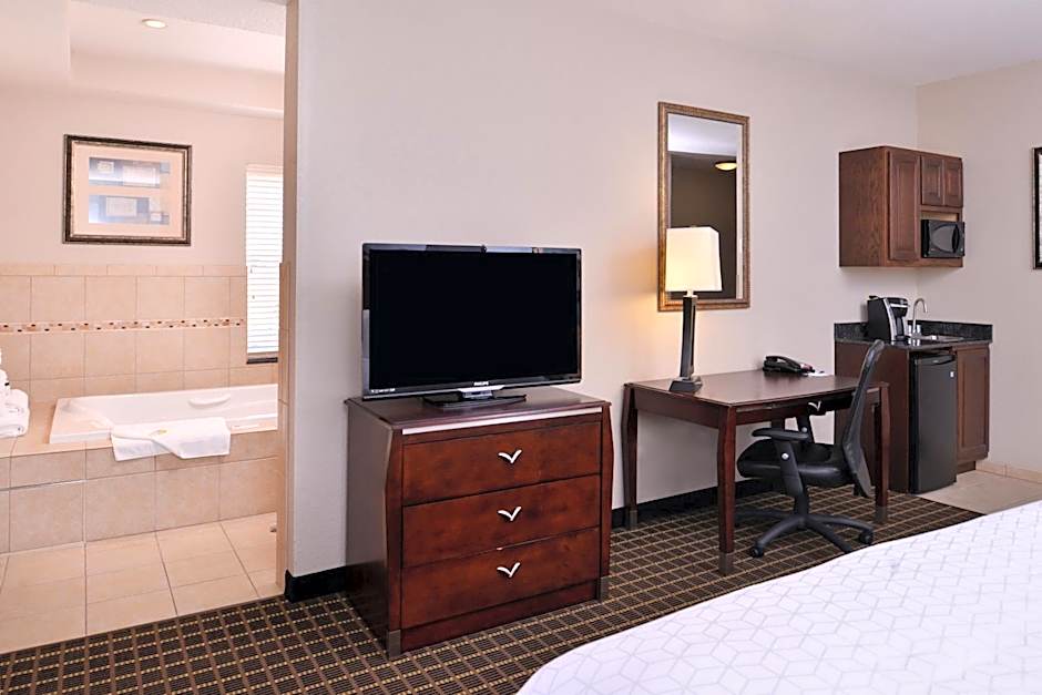 Holiday Inn Express & Suites Pittsburg By IHG