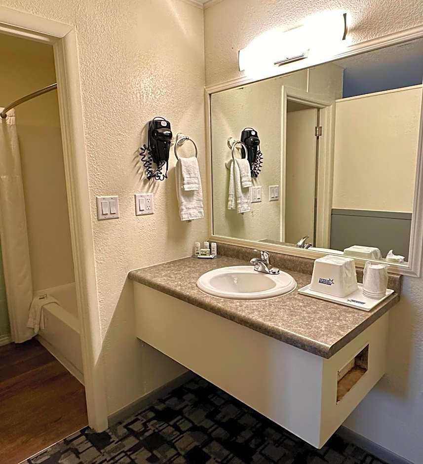 Americas Best Value Inn Wall