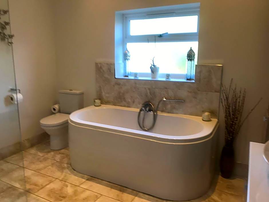 Rie's Retreat- The Gold Room