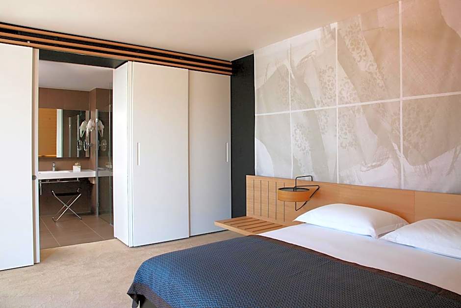 Lone Hotel by Maistra Collection