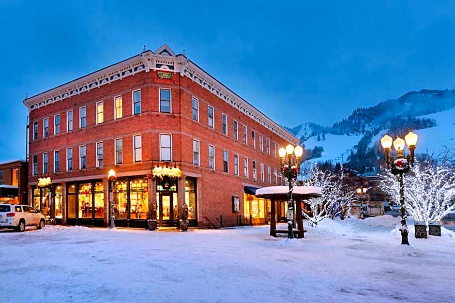 Independence Square 305, Remodeled, 3rd Floor Hotel Room in Aspen's Best Location