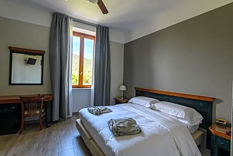 Family Room with Lake View