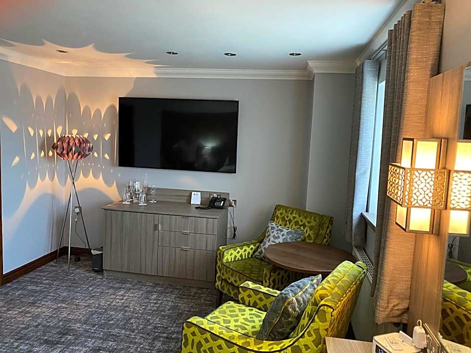 Best Western Plus Pastures Hotel