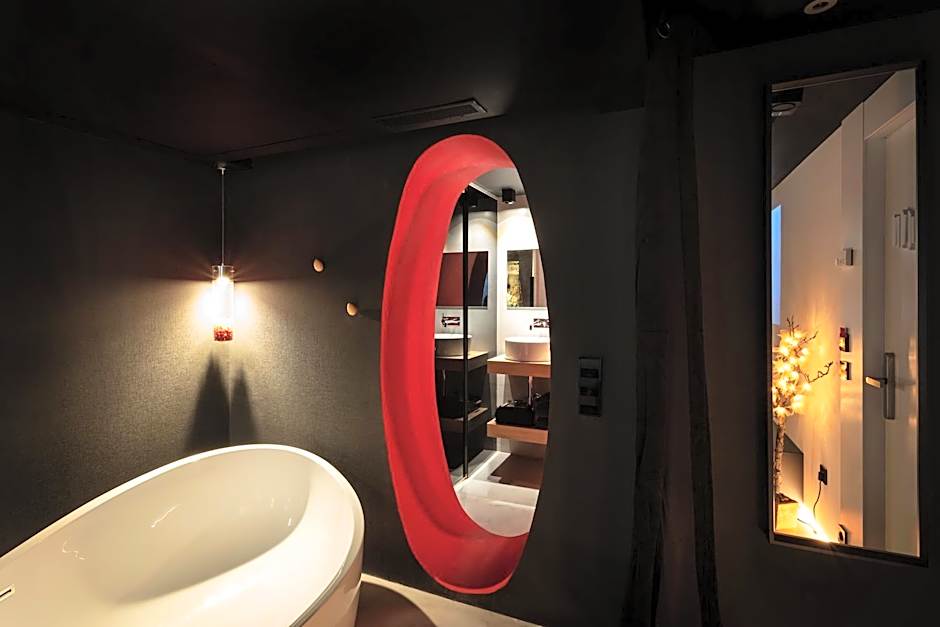 The Black Boutique -- Turistea Suites