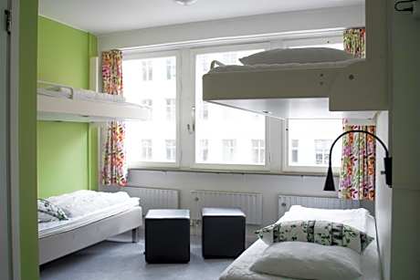 Quadruple Room with Private Bathroom