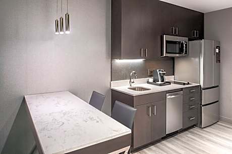 Studio, 1 King Bed with Sofa bed (Mobility/Hearing Accessible, Tub)
