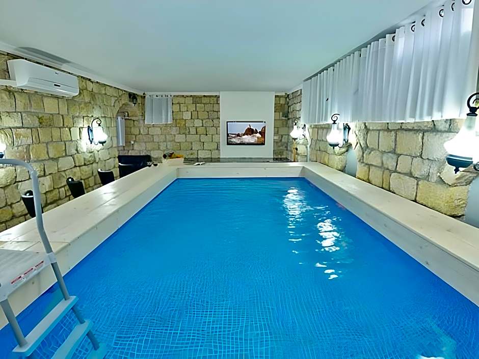 Azulat Even Hen Lodge