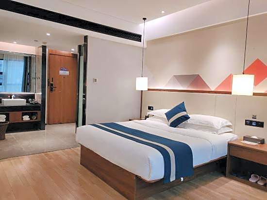 Borrman Hotel Huaihua South High-speed ​​Railway Station Wanda Plaza