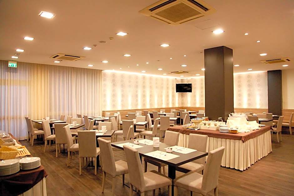 Hotel Majorca sul Mare in centro a Riccione con Area Fitness