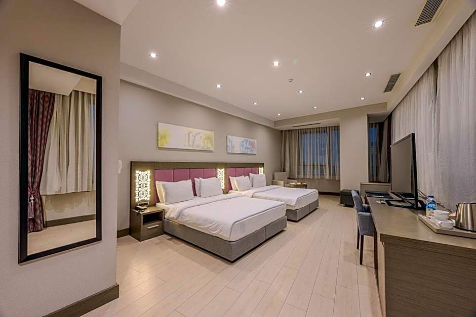 Hilly Hotel