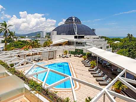 Deluxe Room with 1 King Size Bed and Spa Bath - Pool View with one drink voucher
