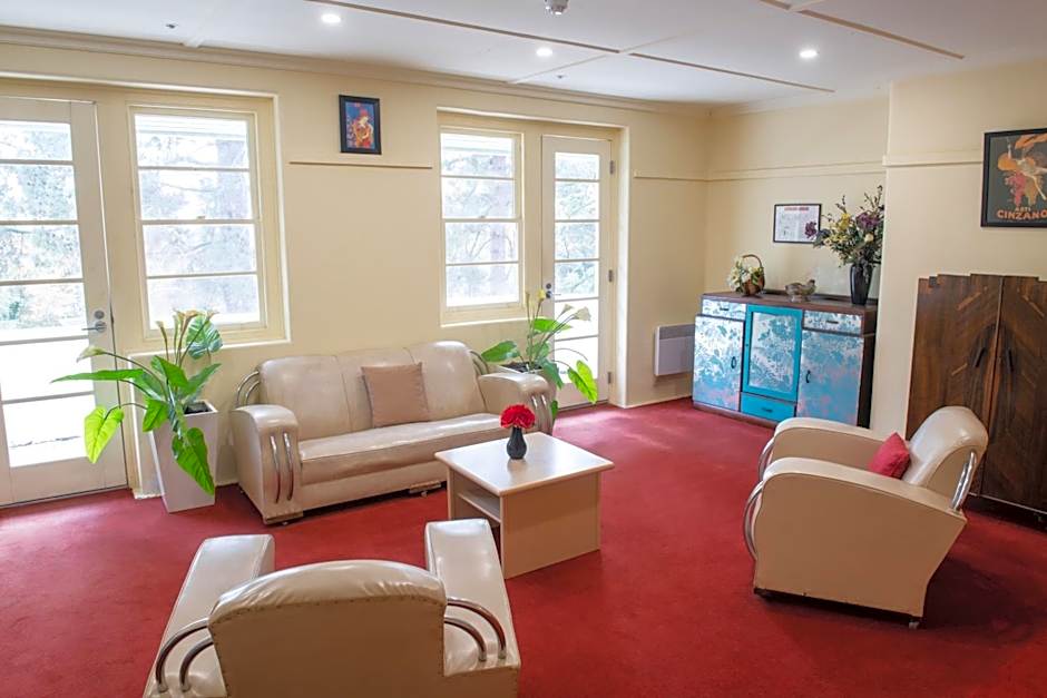 Linaker Art Deco Motel