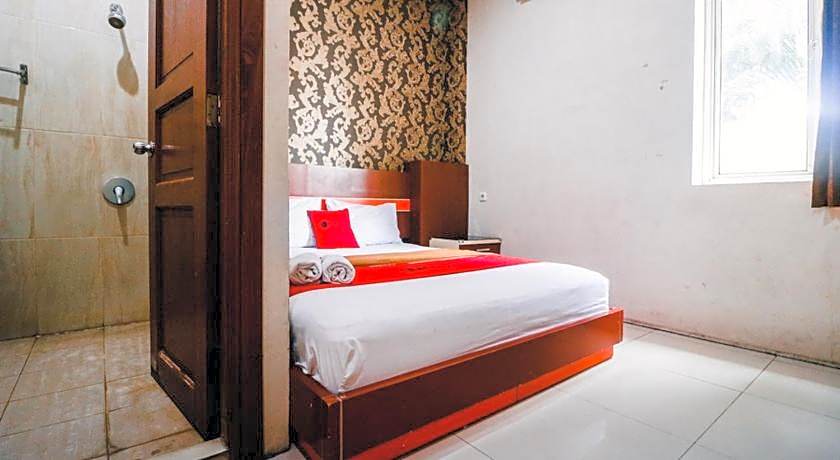 RedDoorz Plus @ Grand City Inn Makassar