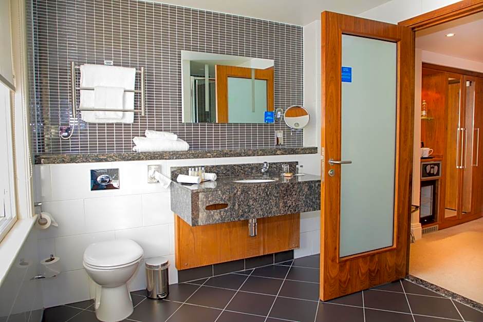 Best Western Plus Moat House Reading