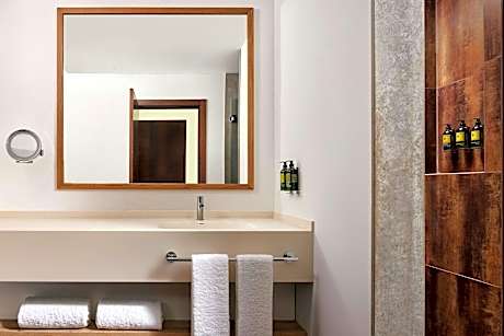 2 Bedroom Suite Pool View, 2 Bedroom Suite, Bedroom 1: 1 King, Bedroom 2: 2 Twin, Sofa bed