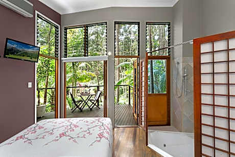 Queen Room with Spa Bath (Adults Only)