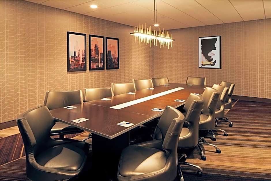 H Hotel Los Angeles, Curio Collection by Hilton