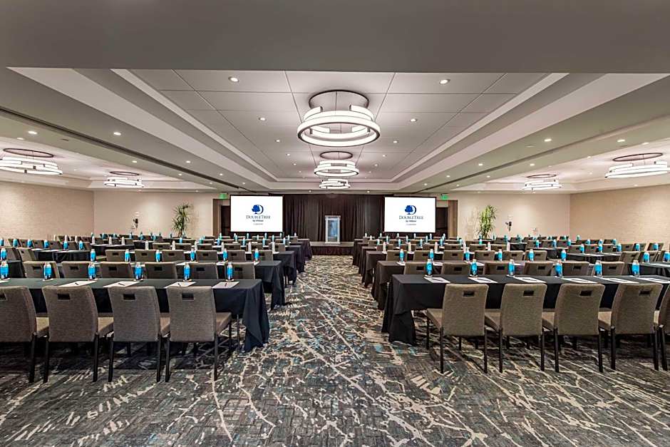 DoubleTree by Hilton Hotel Carson