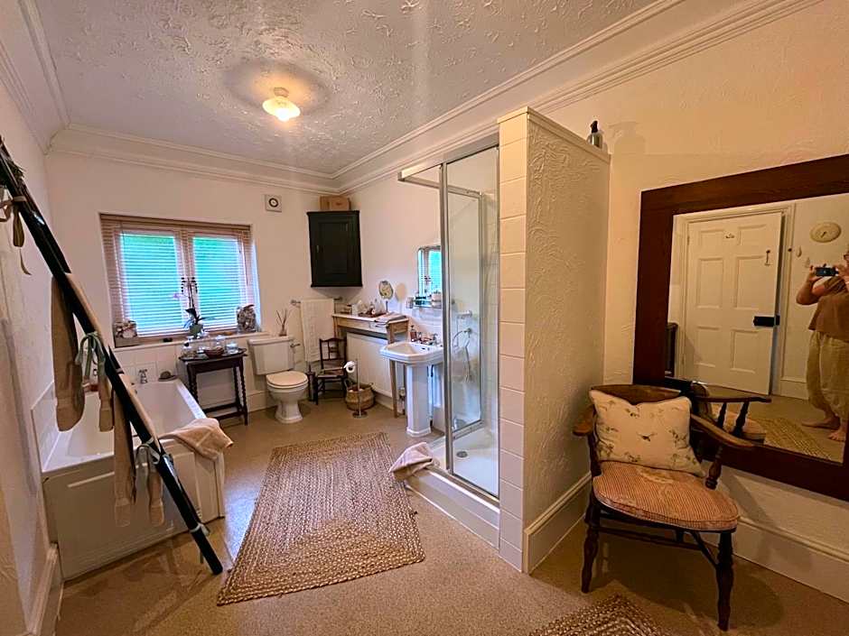 Coombe Lodge Farm House