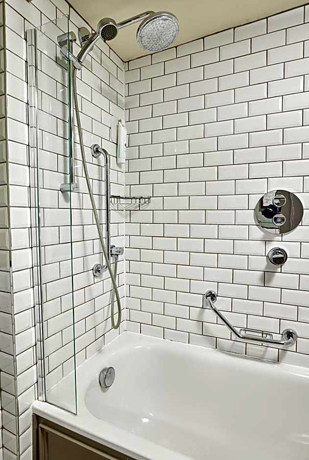 Red Lion Hotel by Greene King Inns