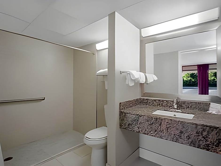 Ramada Hotel & Conference Center by Wyndham Edgewood