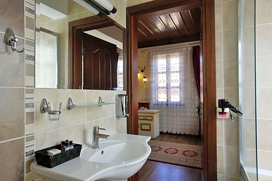 Cicerone Lodge Hotel