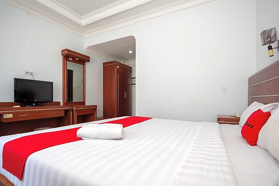 RedDoorz Syariah near RS Yos Sudarso Padang