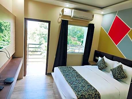 SAROJINI GARDEN HOTEL & RESTAURANT