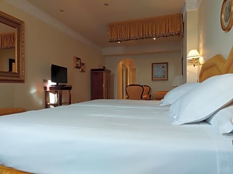 Twin Room with City View