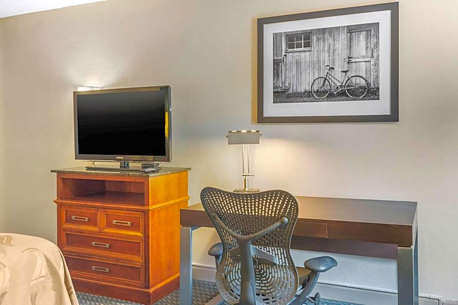 Quality Inn & Suites Apex-Holly Springs