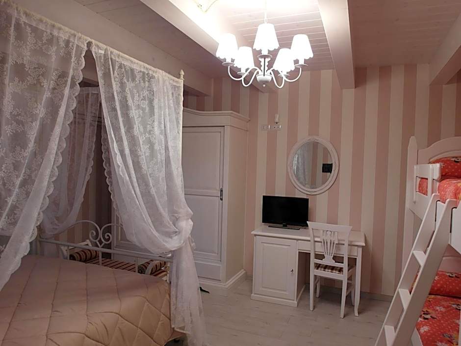 Zdjęcie 1 z 4 — Quadruple Room