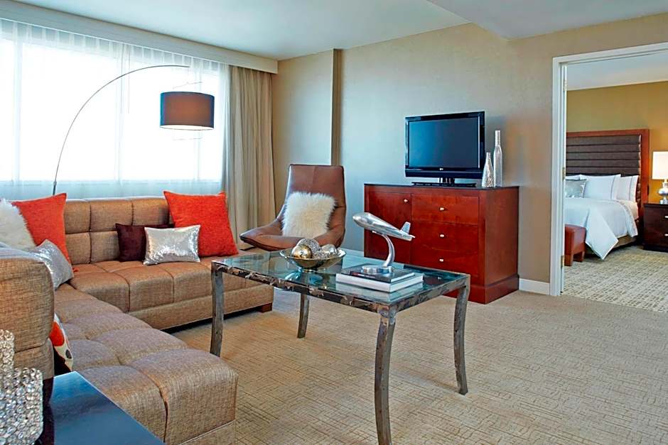 Renaissance by Marriott St. Louis Airport Hotel